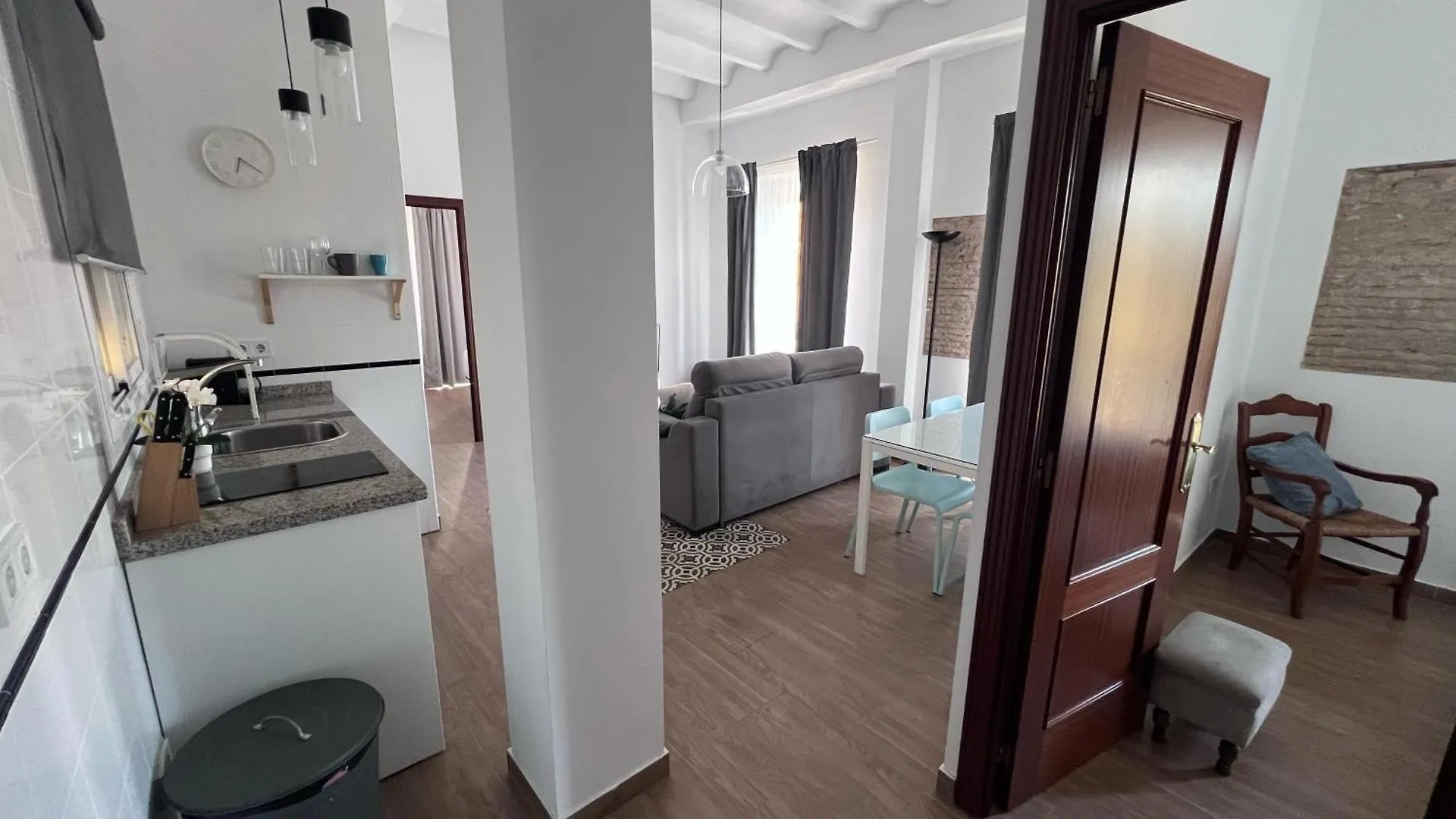 Apartamentos Triana Sevilla 0*, 塞维利亚